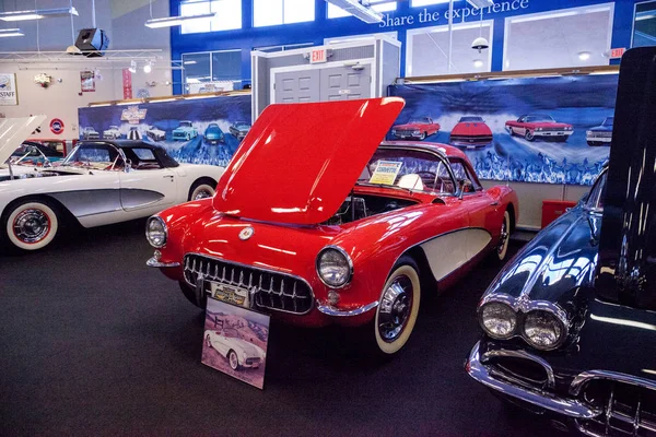 Red 1957 Chevrolet Corvette oryginalne wyświetlane w Muscle Car — Zdjęcie stockowe