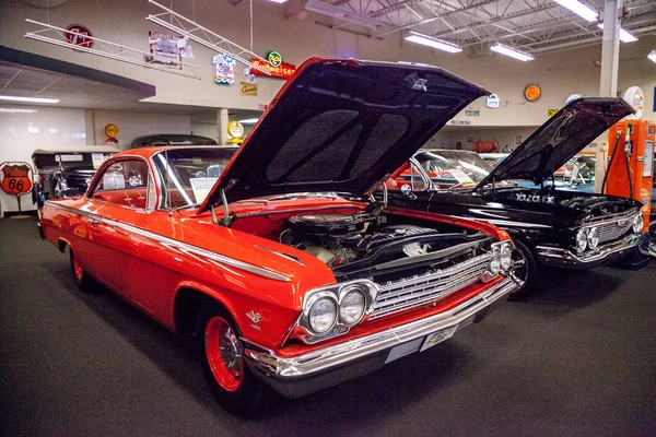 Rojo 1962 Chevrolet Bel Aire exhibido en la musa Muscle Car City —  Fotos de Stock