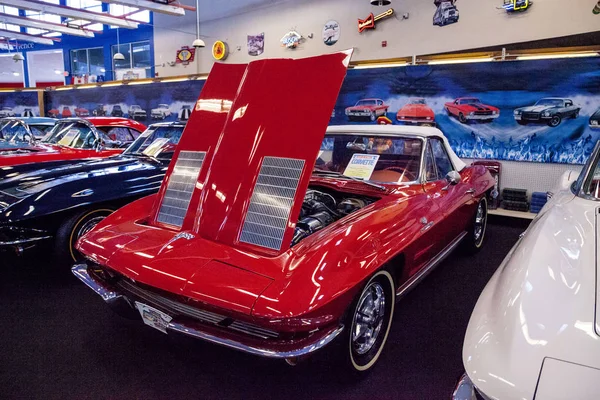 Red 1963 Chevrolet Corvette original displayed at the Muscle Car — ストック写真