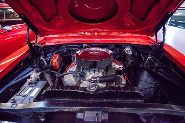 Red 1967 Chevrolet Nova выставлена в музее Muscle Car City . — стоковое фото