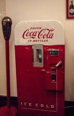 Kola içecek makinesi Muscle Car City müzesinde sergileniyor..