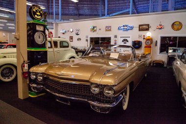 1960 model Altın Cadillac Eldorado Biarritz Kas Arabası 'nda sergilendi