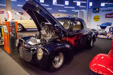 Siyah 1940 Chevrolet Willys Speedster Muscle Ca 'da sergilendi.