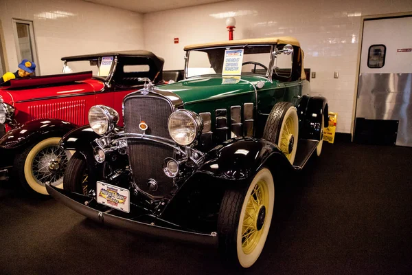 Green 1932 Chevrolet konfederacki roadster wystawiony na Muscl — Zdjęcie stockowe