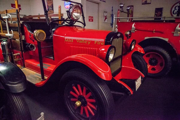 Red Fire truck 1933 Chevrolet vystaven na Muscle Car City m — Stock fotografie