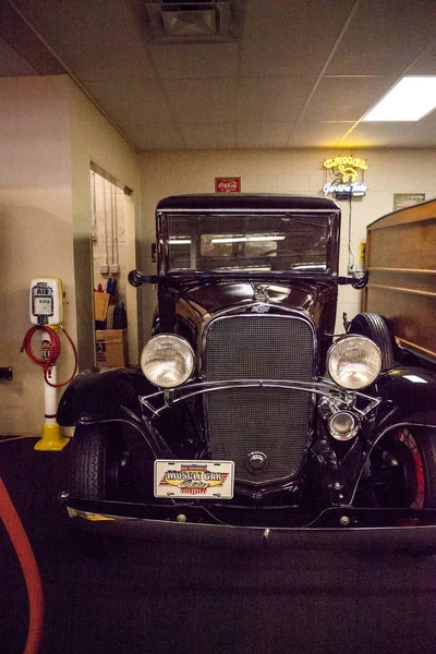 Black 1936 Chevrolet Panel Delivery Truck displayed at the Muscl — Φωτογραφία Αρχείου