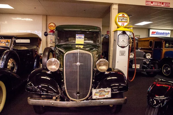 Black 1936 Chevrolet Panel Delivery Truck displayed at the Muscl — Zdjęcie stockowe