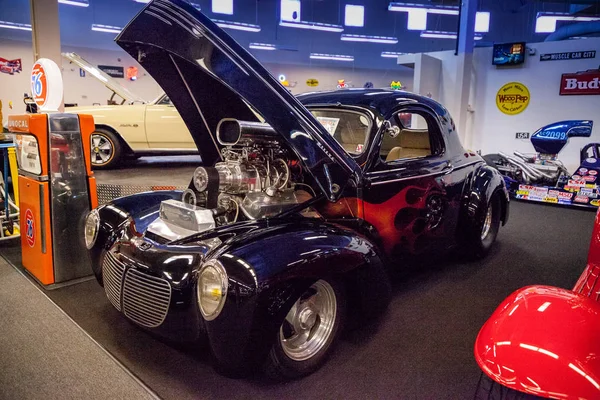 Black 1940 Chevrolet Willys Speedster на выставке Muscle Ca — стоковое фото