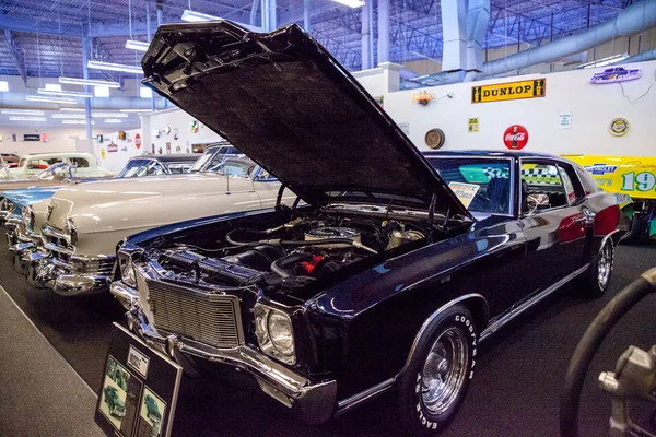 Black 1971 Chevrolet Monte Carlo SS454 displayed at the Muscle C — ストック写真