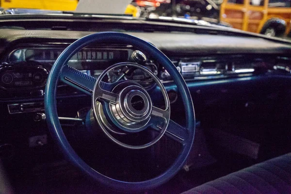 Azul 1957 Cadillac Eldorado exhibido en el Muscle Car City mus — Foto de Stock