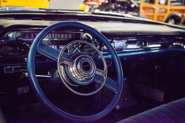 Blue 1957 Cadillac Eldorado te zien op de Muscle Car City mus — Stockfoto