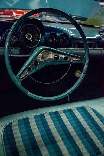 Blauw 1961 Chevrolet Bel Air convertible te zien op de Muscle — Stockfoto