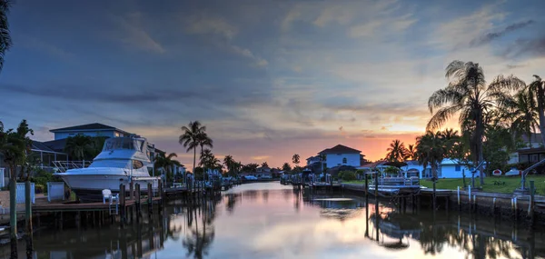 Waterweg Naar Oceaan Bij Vanderbilt Beach Napels Florida Bij Zonsondergang — Stockfoto