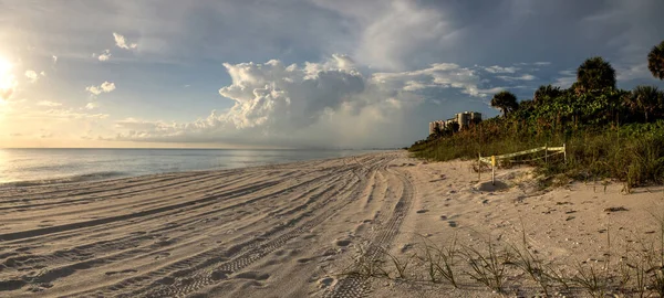 Panoramische Zon Gluurt Door Wolken Oceaan Bij Zonsondergang Napels Florida — Stockfoto
