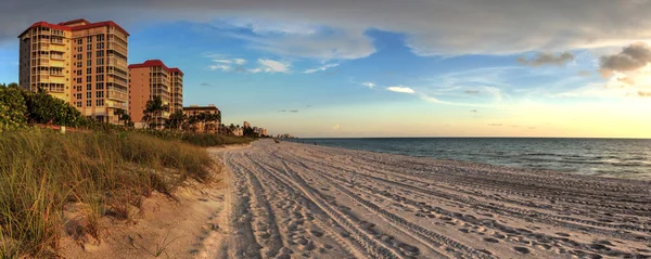 Summertime on the beach in Destin Florida Stock Photo - Alamy