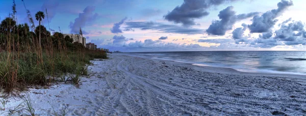 Zonsondergang Boven Het Witte Zand Bij Delnor Wiggins State Park — Stockfoto