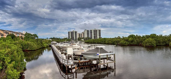 Łodzie Zadokowały Porcie Wzdłuż Rzeki Cocohatchee Bonita Springs Florydzie — Zdjęcie stockowe