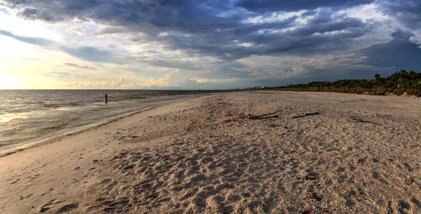 Céu Escuro Sobre Águas Largo Barefoot Beach Bonita Springs Flórida — Fotografia de Stock