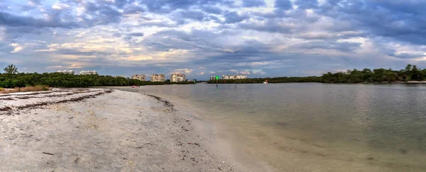 Cielo Oscuro Sobre Las Aguas Frente Barefoot Beach Bonita Springs — Foto de Stock