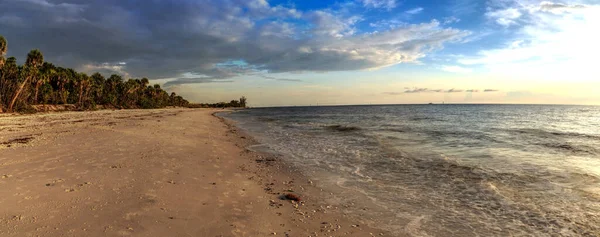 Cielo Scuro Sopra Acque Largo Barefoot Beach Bonita Springs Florida — Foto Stock