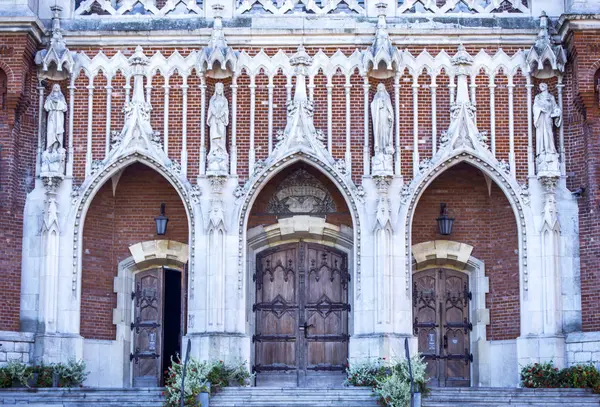 Cephe St.Joseph'ın katedral, gothical arcade giriş