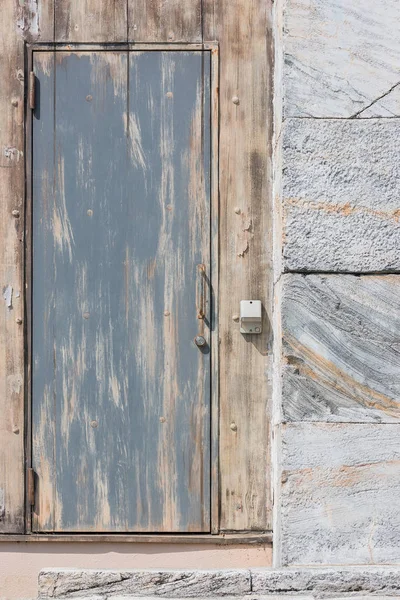 Kırsalda Terk Edilmiş Evin Ahşap Kapı — Stok fotoğraf