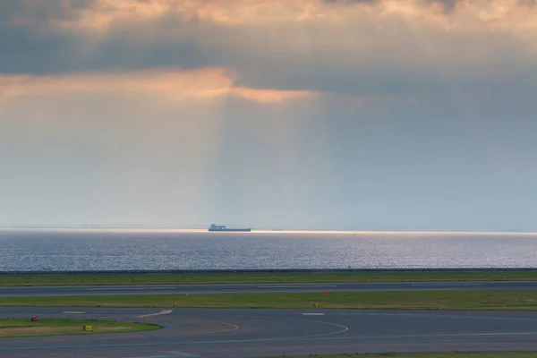 Landscape Dark Sky Sea Runway Airport International — Stock Photo, Image