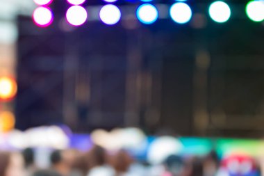 Bulanık arka plan : Seyirci ile sahnede Bokeh aydınlatma, Dans showbiz kavramı.