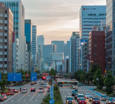 Cityscape ve gökdelen sakae,nagoya şehir alacakaranlıkta - japonya.