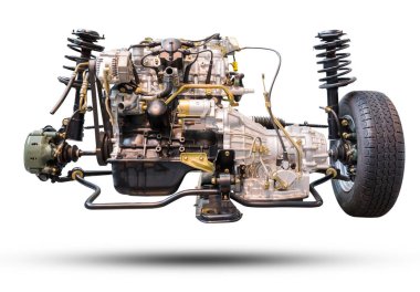 Araba motoru ve tekerlek sürücü araba yeni lastik ve Amortisör beyaz arka plan üzerinde izole. Kırpma yolu olan nesne.