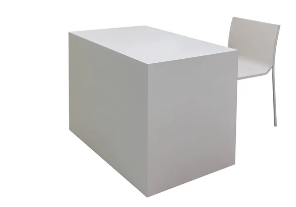 Beyaz Masa Sandalye Beyaz Arkaplanda Izole — Stok fotoğraf