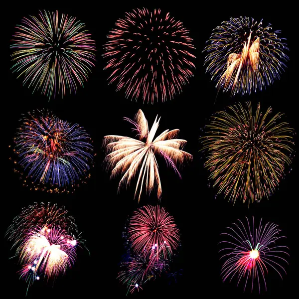 花火コレクションと美しい多くの花火 空を照らす花火 新年のお祝い花火 黒の背景にカラフルな花火の光のセット — ストック写真