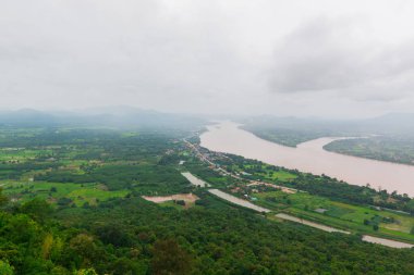 Wat Pha tak Suea 'da Skywalk 'tan gün ışığından güzel manzara.