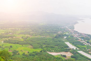Wat Pha tak Suea 'da Skywalk 'tan gün ışığından güzel manzara.