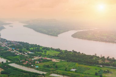 Wat Pha tak Suea 'da Skywalk 'tan gün ışığından güzel manzara.