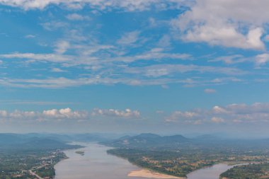 Wat Pha tak Suea 'da Skywalk 'tan gün ışığından güzel manzara.