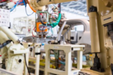 Araba üretim fabrikası Makina ve robot otomat tarafından iç arka plan bulanık. iş araba sanayi deneyimi kullanmak olabilir.