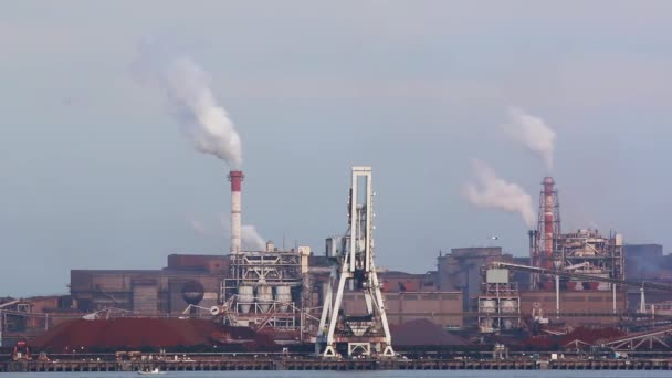 Βιομηχανία Μεγάλων Εργοστασίων Ρύπανσης Στο Λιμάνι Της Ιαπωνίας — Αρχείο Βίντεο