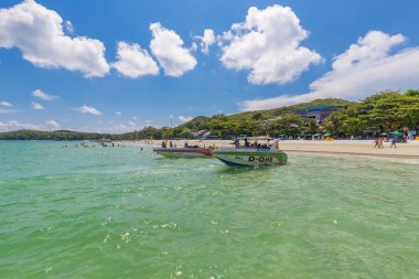 Koh Samet güzel adasında yaz zamanı, dinlenmek için mükemmel. 