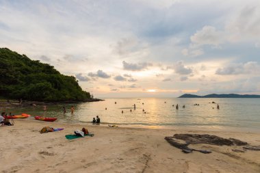 Koh Samet güzel adasında yaz zamanı, dinlenmek için mükemmel. 