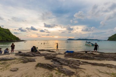 Koh Samet güzel adasında yaz zamanı, dinlenmek için mükemmel. 