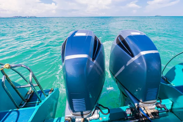 Speed boat engine View from the back of the speedboat. — Stock Photo, Image