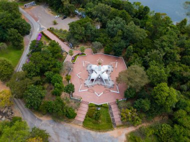 Nong Bua Lam Phu Eyaleti, Tayland 'daki Wat Tham Klong phen Tapınağı' ndaki beyaz pagoda manzarası..