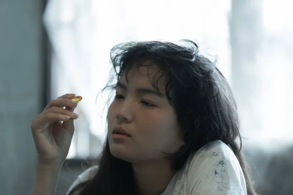 Aziatisch Meisje Met Behulp Van Drugsverslaafde Hopeloos Concept Gevoel Afwezig — Stockfoto