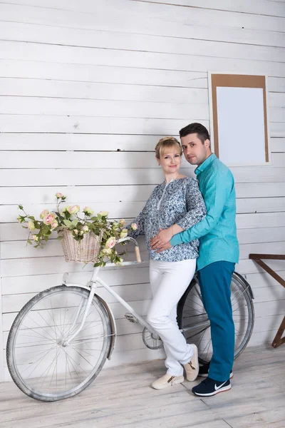 Gravid Kvinne Hennes Mann Venter Barn Familien Venter Barn – stockfoto