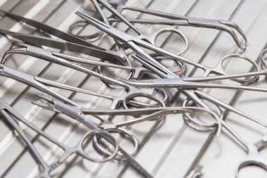 Hayvanlar, hadım etme, sterilizasyon işlemleri yürütmek için araçlar kümesi