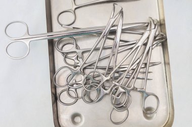Hayvanlar, hadım etme, sterilizasyon işlemleri yürütmek için araçlar kümesi