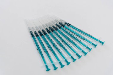 Bağımlıya karşı tedavi. İnsanların aşılanması. İnsülin enjeksiyonu