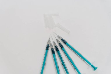 Bağımlıya karşı tedavi. İnsanların aşılanması. İnsülin enjeksiyonu