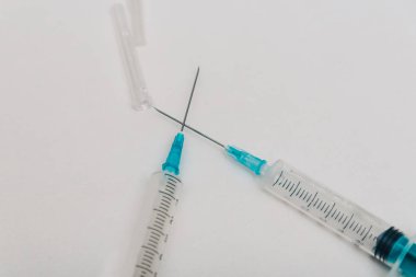 Bağımlıya karşı tedavi. İnsanların aşılanması. İnsülin enjeksiyonu